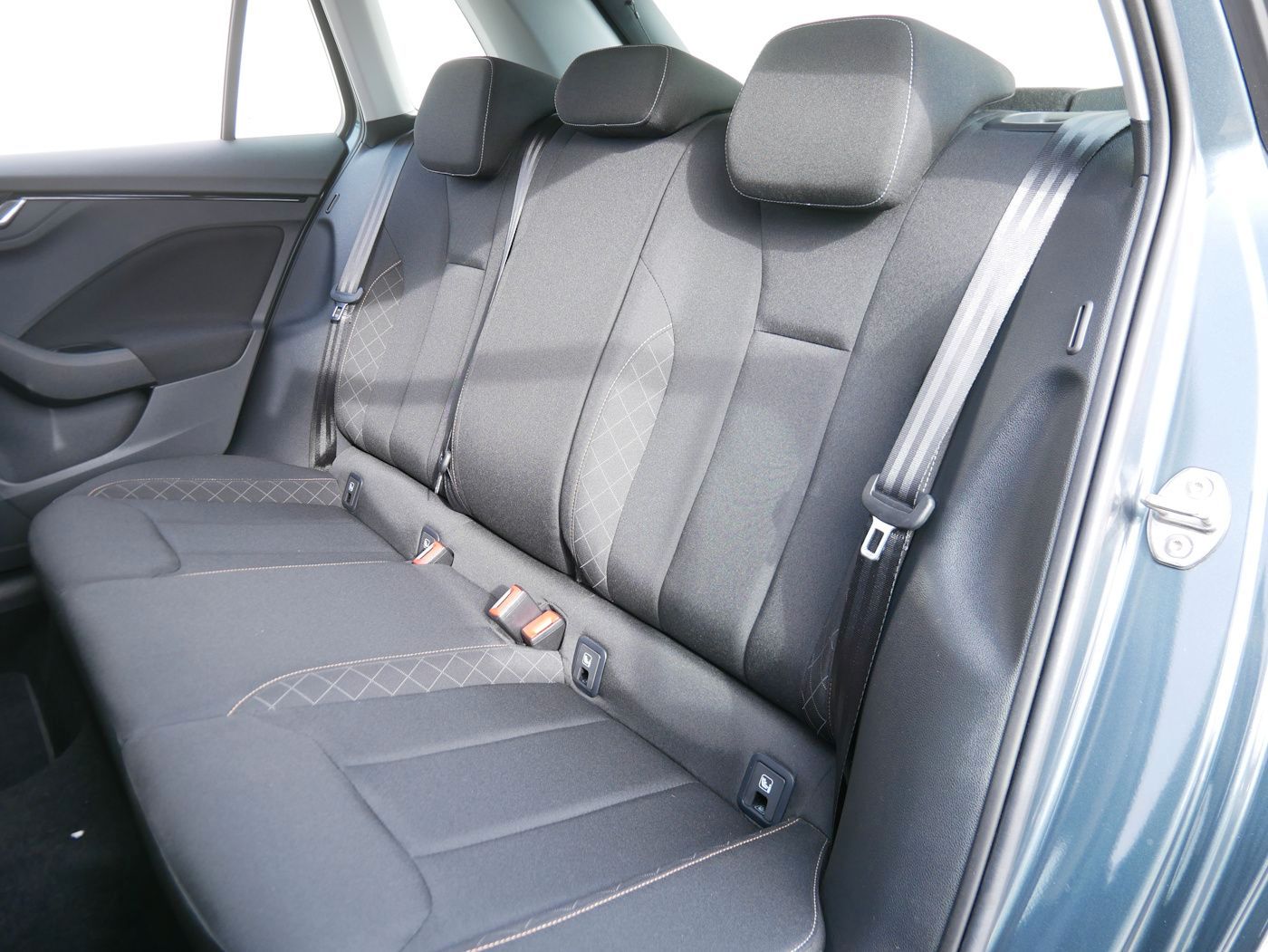 Fahrzeugabbildung SKODA Kamiq 1.0 Ambition DSG LED PDC Klimaautomatik AL