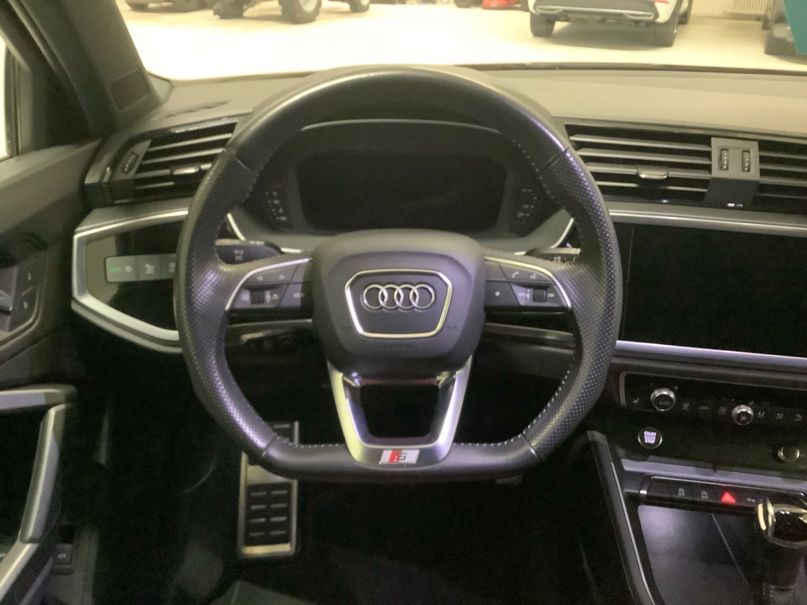 Q3 S line 45 TFSI quattro 169 kW,Navi,LED,elektr