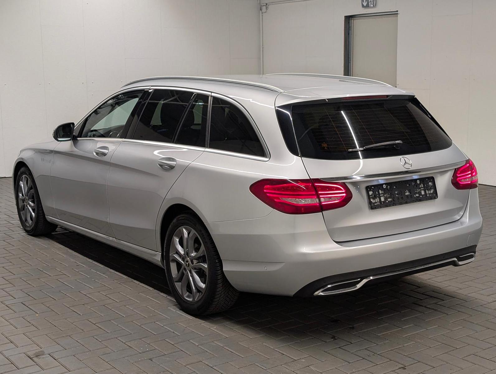 Mercedes-Benz C 180 Avantgarde LED/Navi/SHZ/el.HK/PDC/17-LM