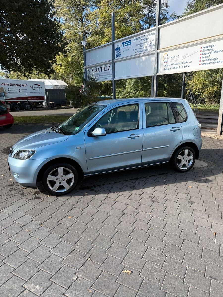 Mazda 2 2007 — салон