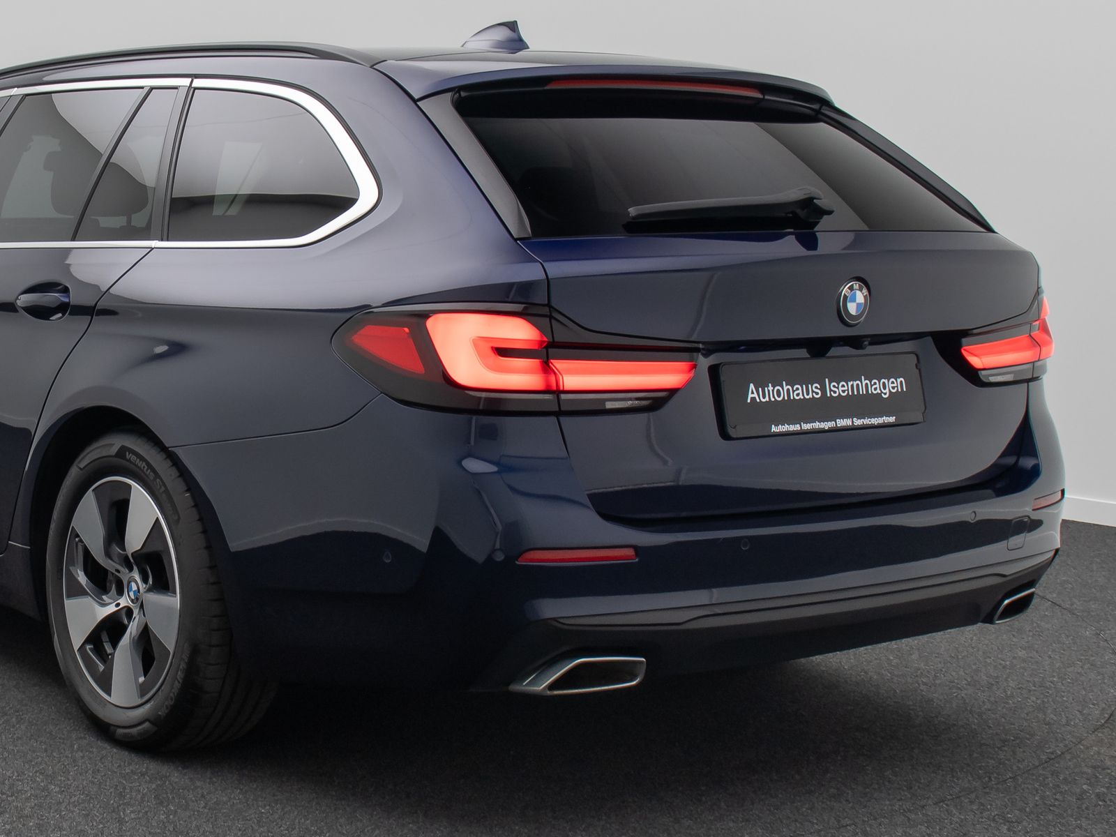 Fahrzeugabbildung BMW 520d xD DAB Kamera HUD Laser H/K Leder Komfort