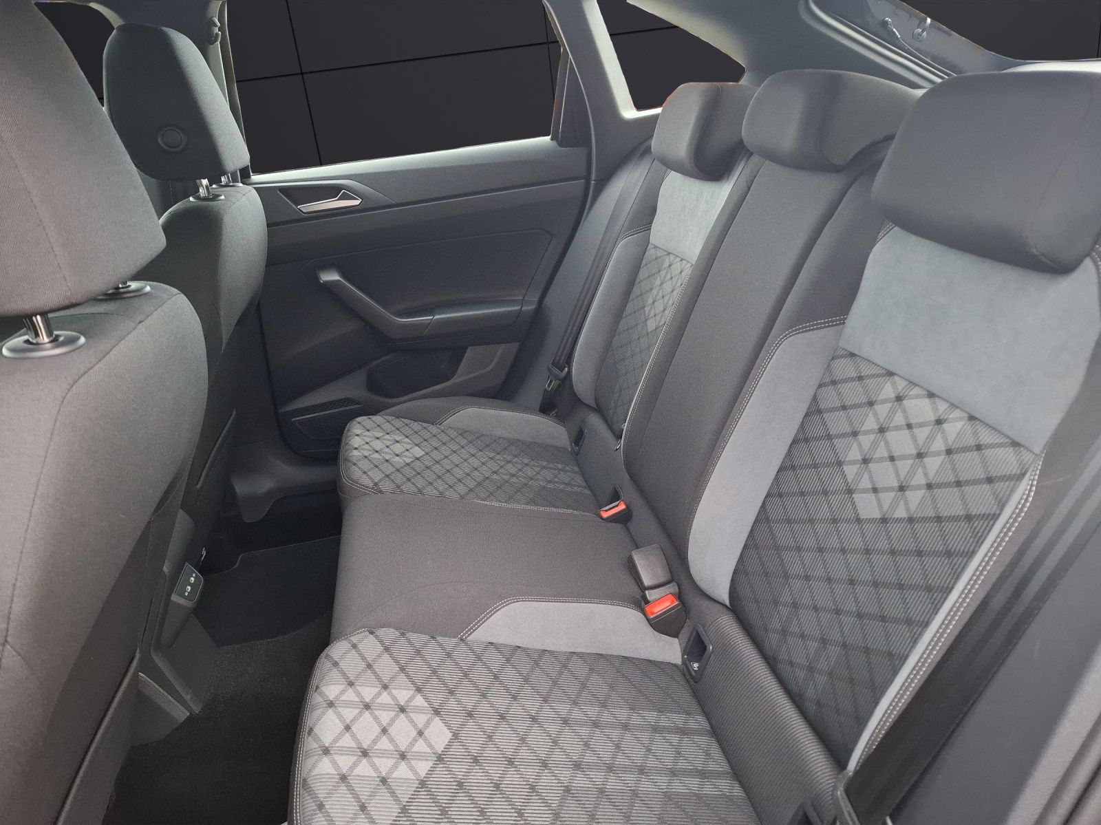 Fahrzeugabbildung Volkswagen Taigo R-Line DSG MatrixLED AHK Navi AID ACC RFK