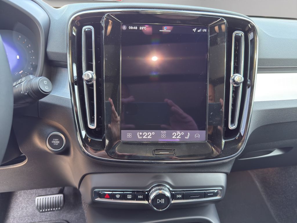 Fahrzeugabbildung Volvo XC40 B4 B DKG Ultra Black Edition+SOFORT