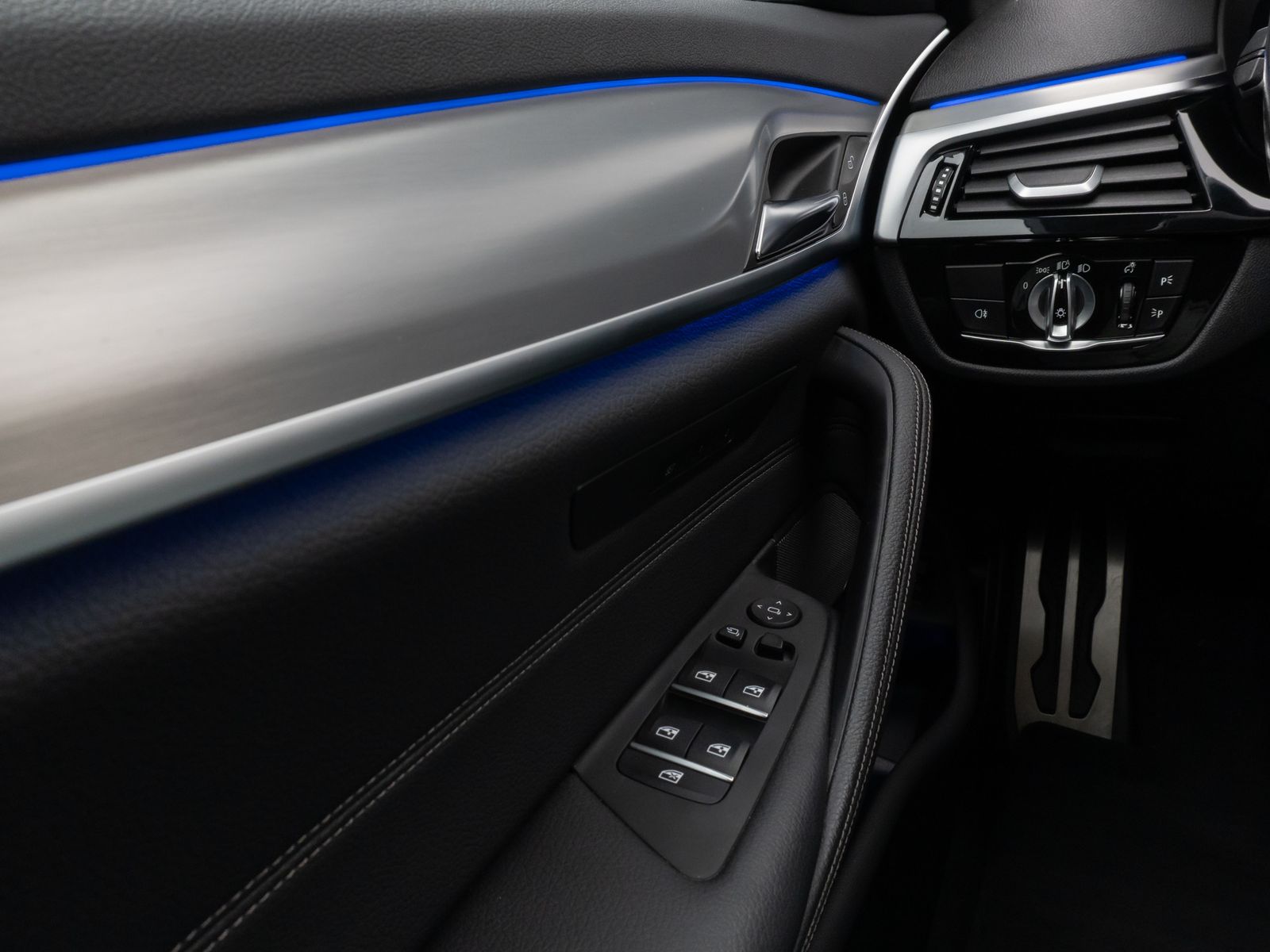 Fahrzeugabbildung BMW 540d xD M Sport Kamera HUD DAB H/K 4xKlima AHK