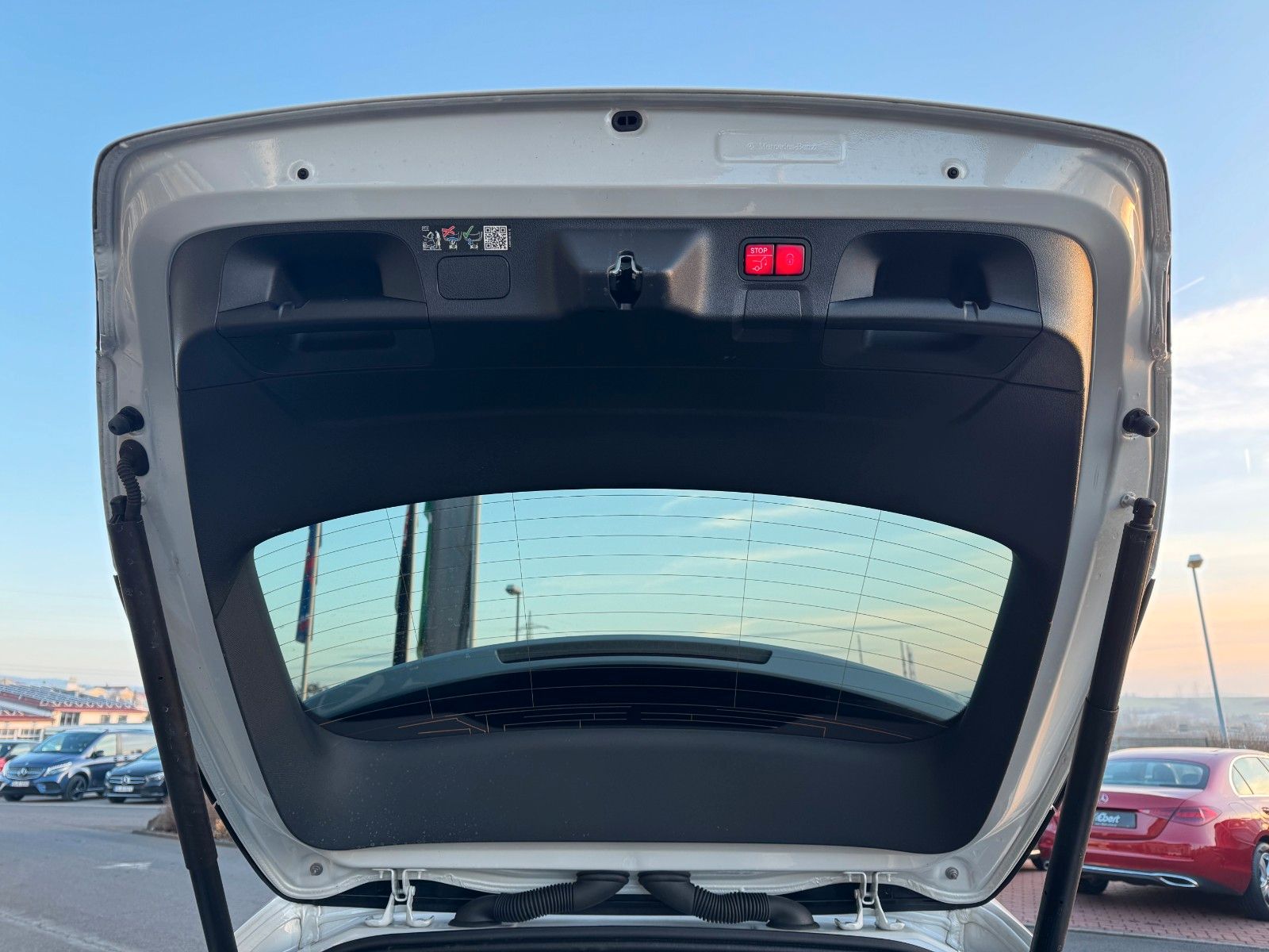 Fahrzeugabbildung Mercedes-Benz CLA 200 SB+AMG+Pano+Distr+Ambiente+Night+RFK