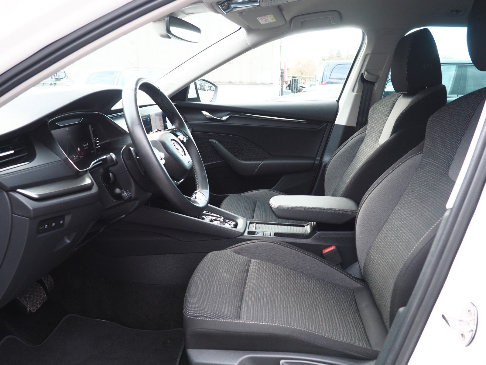 Skoda OCTAVIA Ambition*LED*CARPLAY*SHZ*Lenk.Hz.TEMP* foto 6