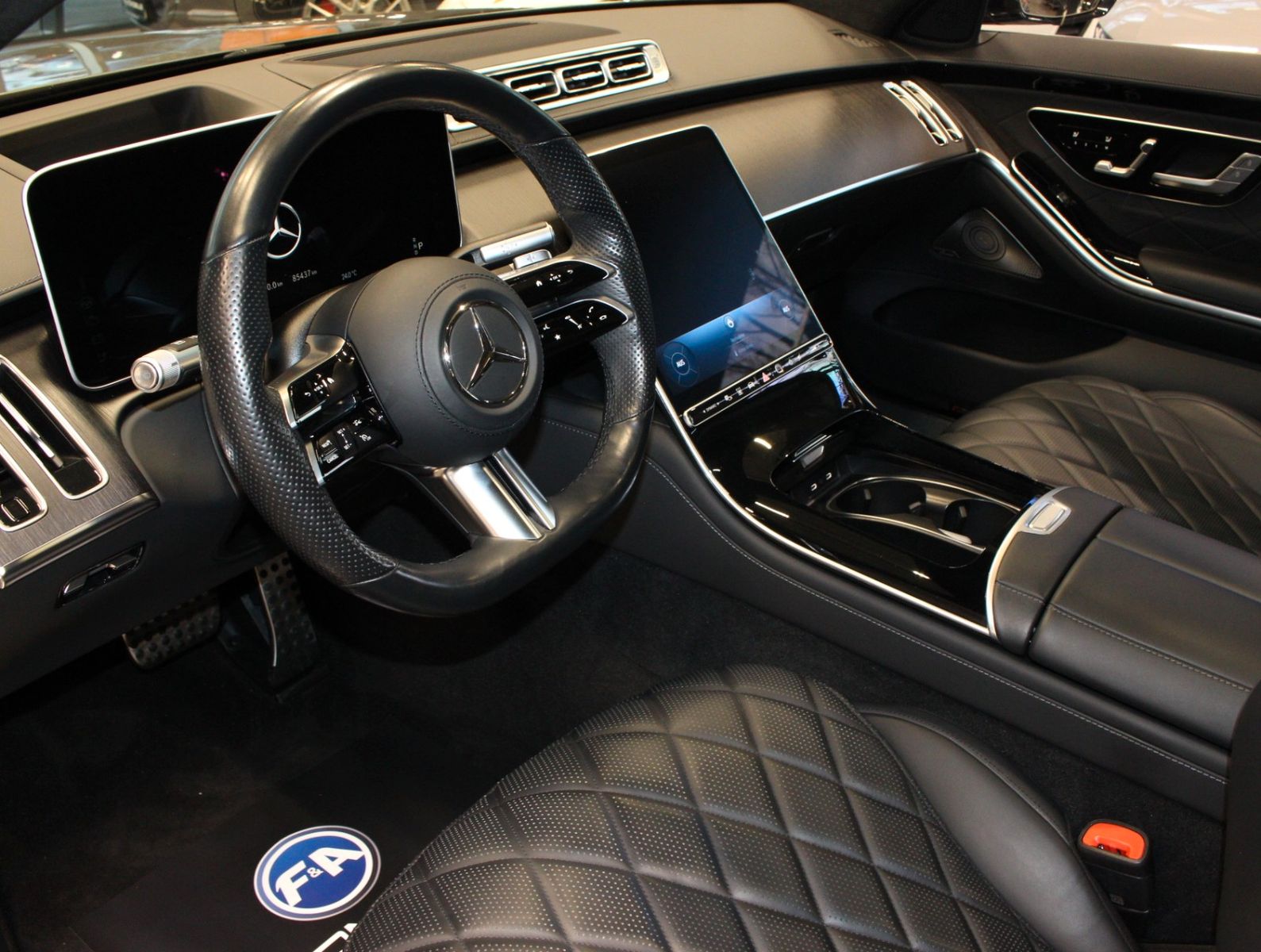 Fahrzeugabbildung Mercedes-Benz S 500 4Matic AMG Line Pano*Burmester*HUD