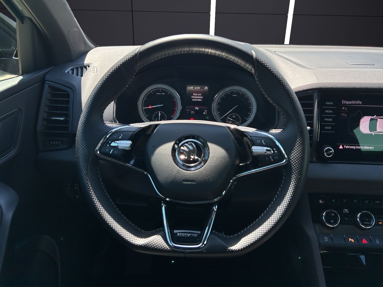 Fahrzeugabbildung SKODA Karoq Sportline LED Navi GRA 4xSHZ SmartLink