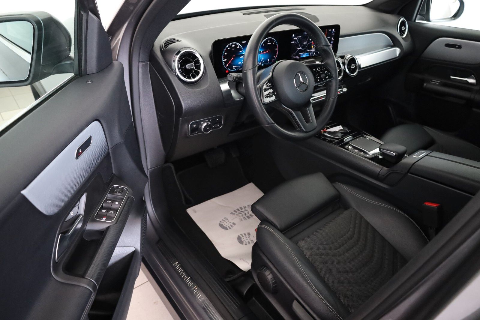 Fahrzeugabbildung Mercedes-Benz GLB 200d Style, T.Leder,Navi,LED,SH,Kamera,AHK