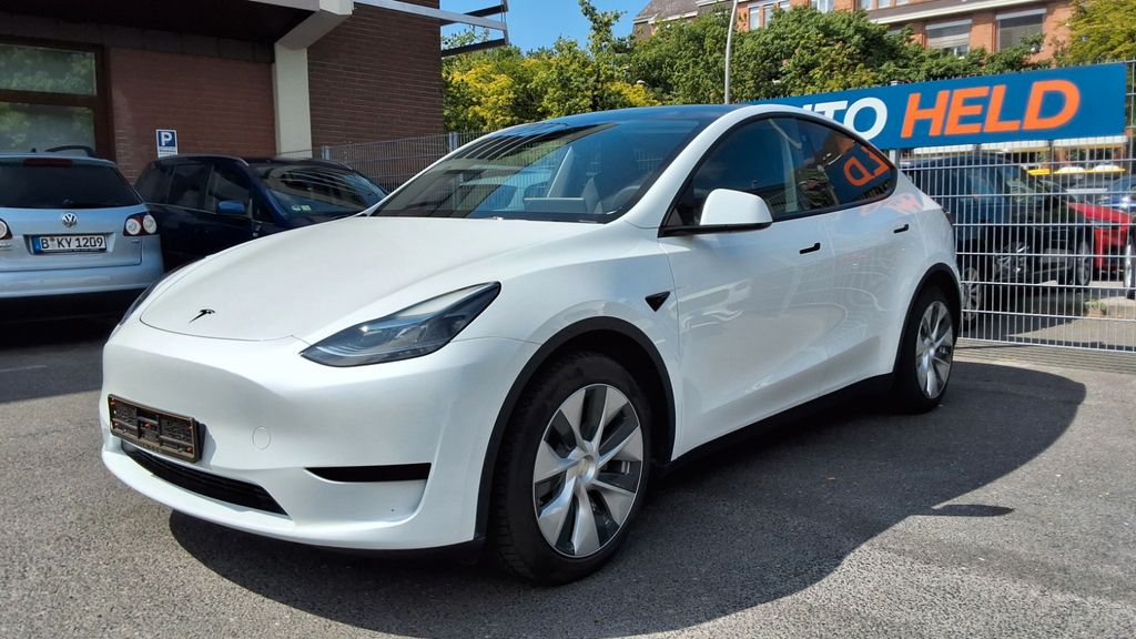 Tesla Model Y — hlavná fotografia