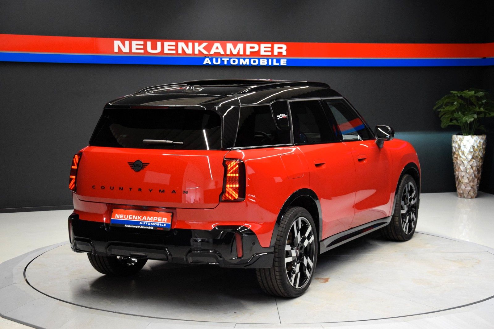 Fahrzeugabbildung MINI Countryman C John Cooper Works Trim L-Paket Pano