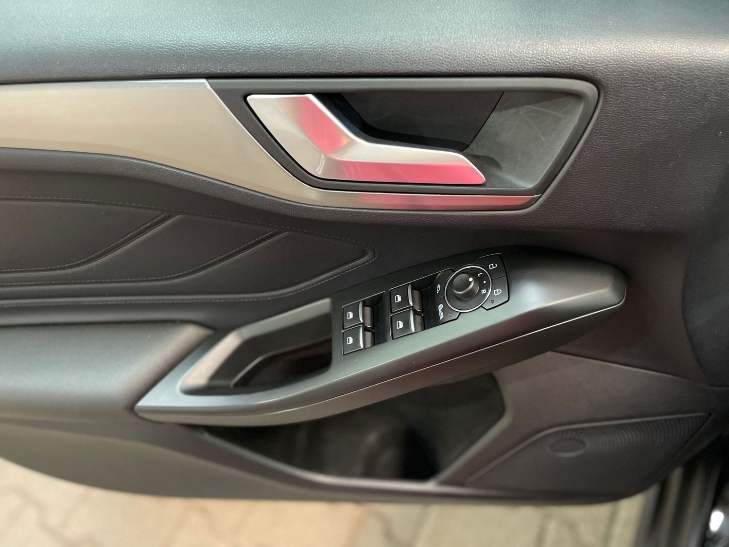 Fahrzeugabbildung Ford Focus Titanium X#Digital Cock#LED#Kamera#Spur
