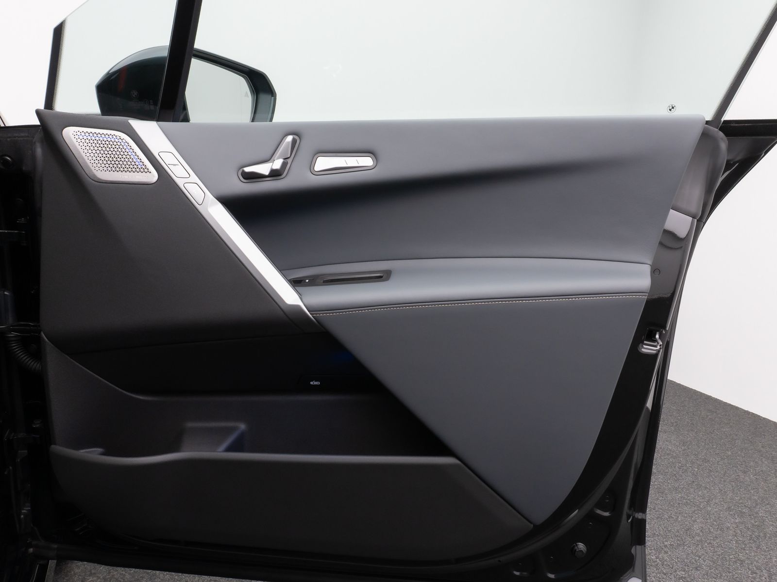 Fahrzeugabbildung BMW iX M60 Panorama 360°Laser B&W SoftCl Massage 22"