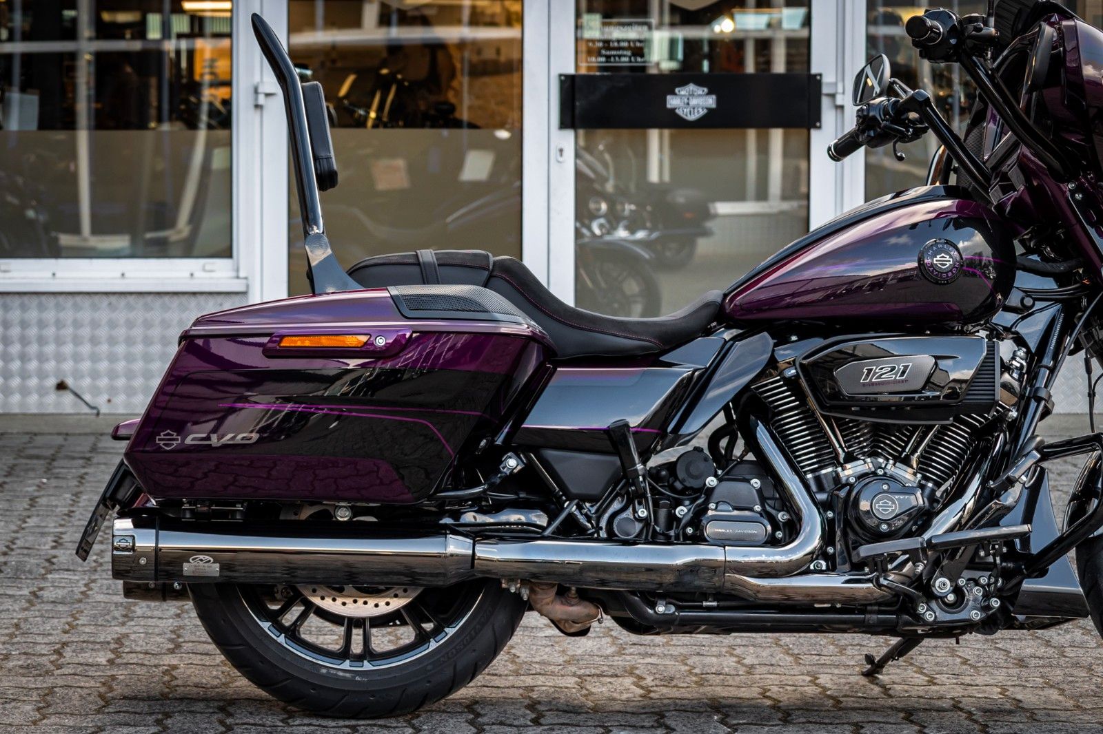 Fahrzeugabbildung Harley-Davidson CVO Street Glide FLHXSE 121 cui - Jekill & Hyde