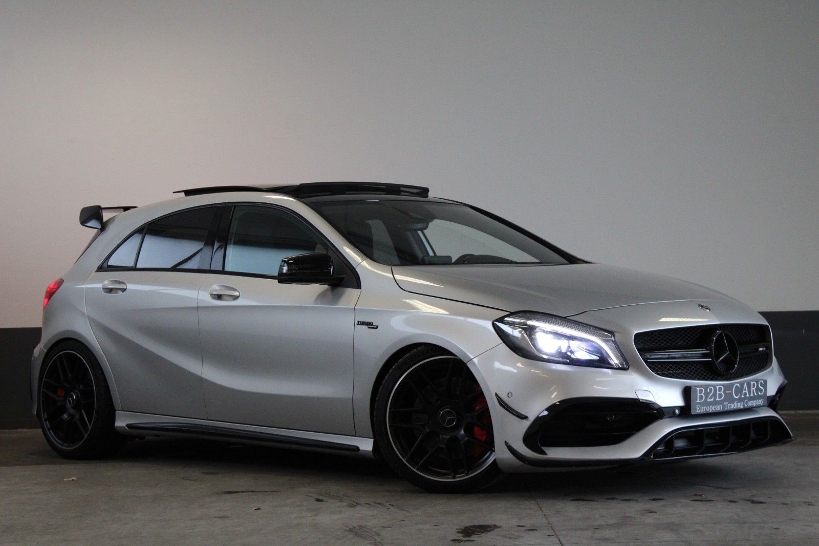 MERCEDES-BENZ A 45 AMG 4-Matic -Panorama - Sport-Auspuffanlage