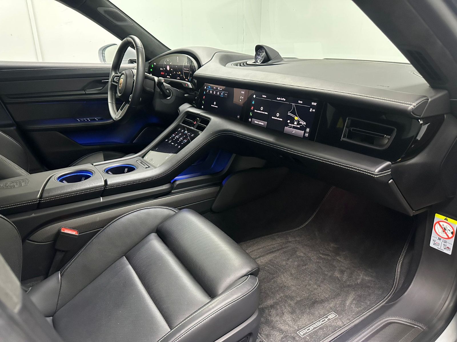 Fahrzeugabbildung Porsche Taycan Turbo *VOLL*KERAMIC*PANORAMA*