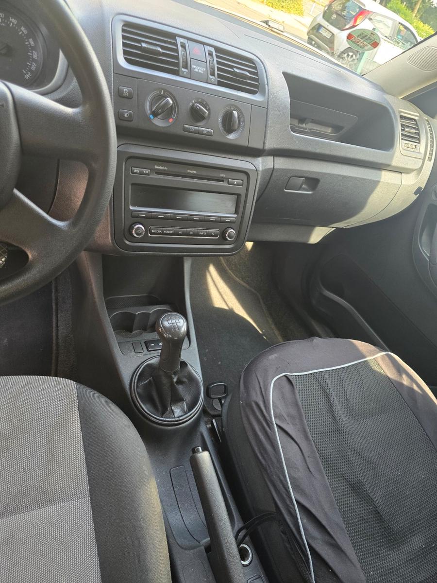 Skoda Fabia 2011 — photo 13