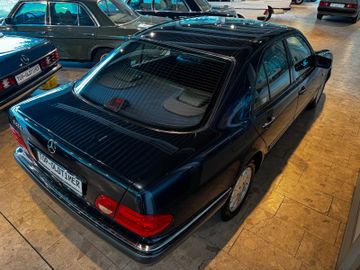 Mercedes E 230 - 10