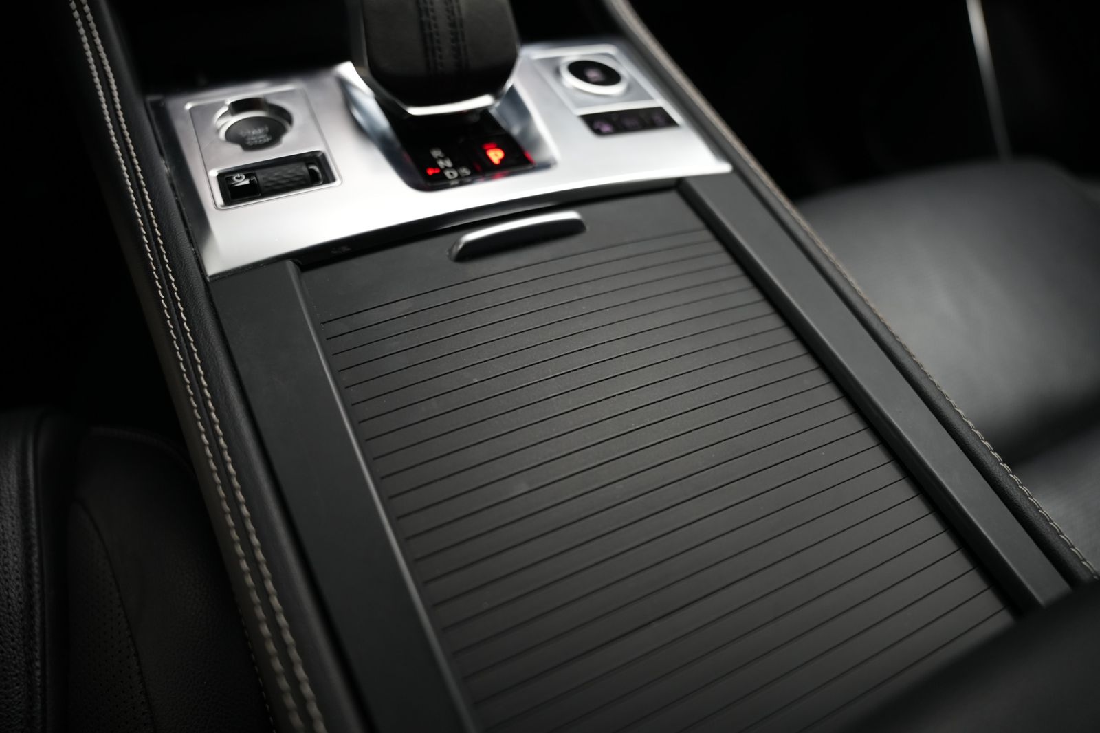 Fahrzeugabbildung Jaguar F-PACE R-Dynamic S *Meridian*Ambiente*Alcantara