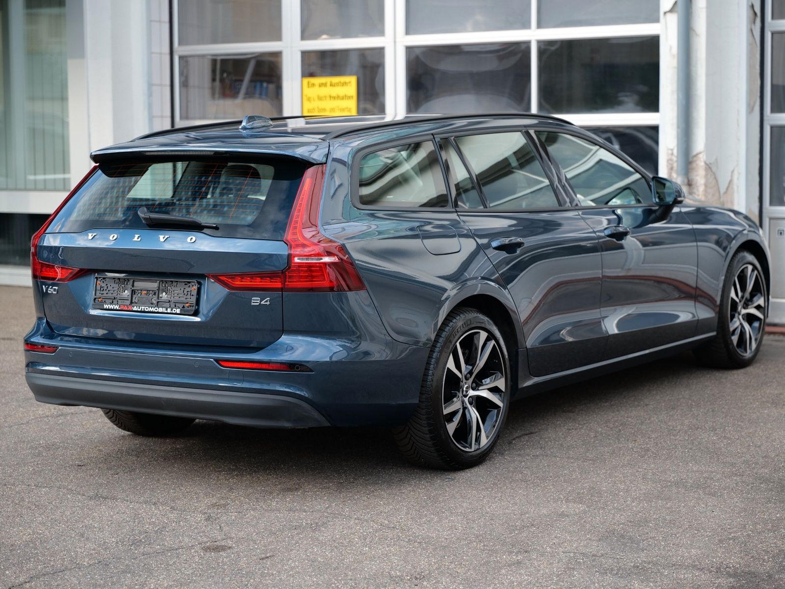 Volvo V60 B4 Core LEDER NAVI ACC 4xSHZ KEYLESS PDC CAM foto 7