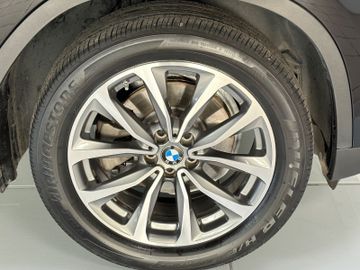 Fahrzeugabbildung BMW X3 sD30i xLine SAG Panorama Kamera HUD HiFi LED