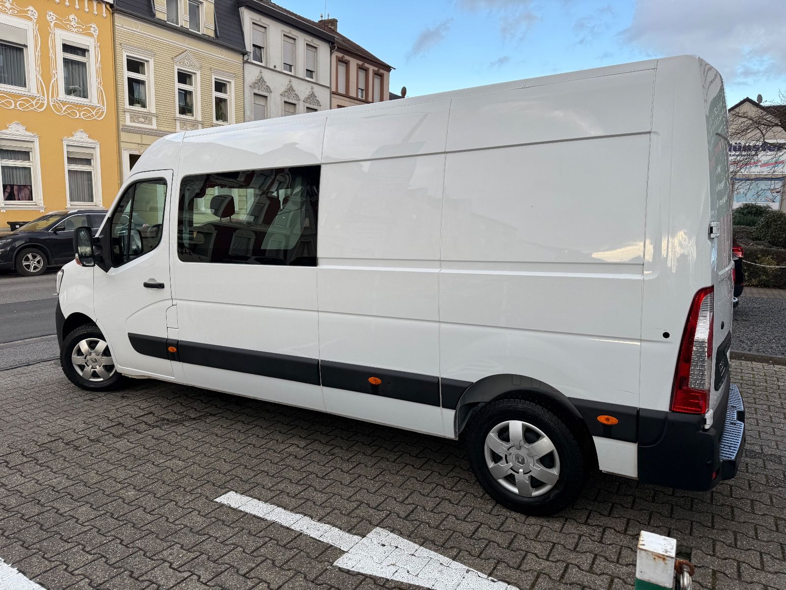 Fahrzeugabbildung Renault Master III Kasten L3H2 NAVI KAMERA 7-SITZER