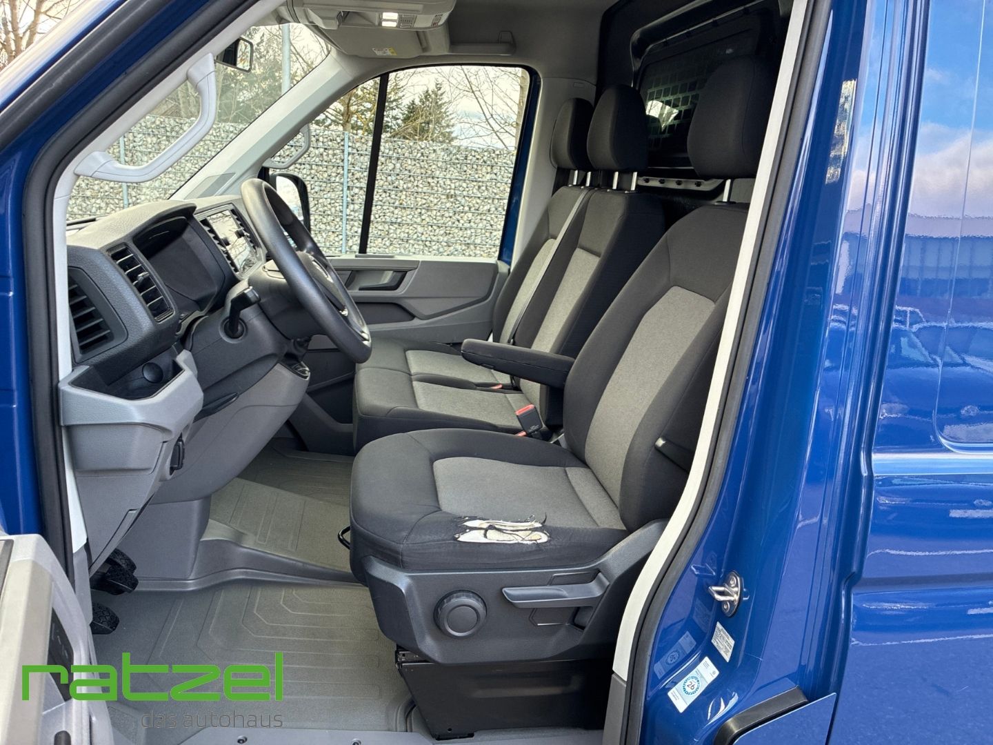 Fahrzeugabbildung Volkswagen Crafter Kasten 35 2.0 TDI L2H1 ML Navi AHK Stand