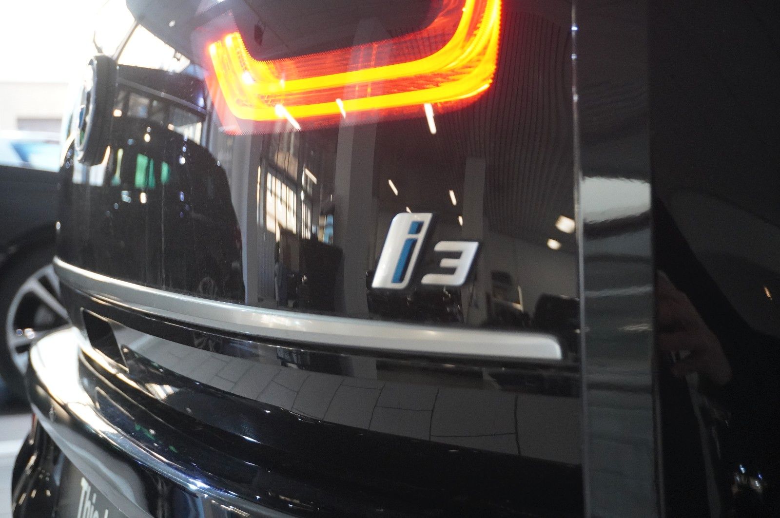 Fahrzeugabbildung BMW i3 120AH NAIVI/SPORT/WÄRMEP./LED/PDC/VIRT./SHZ