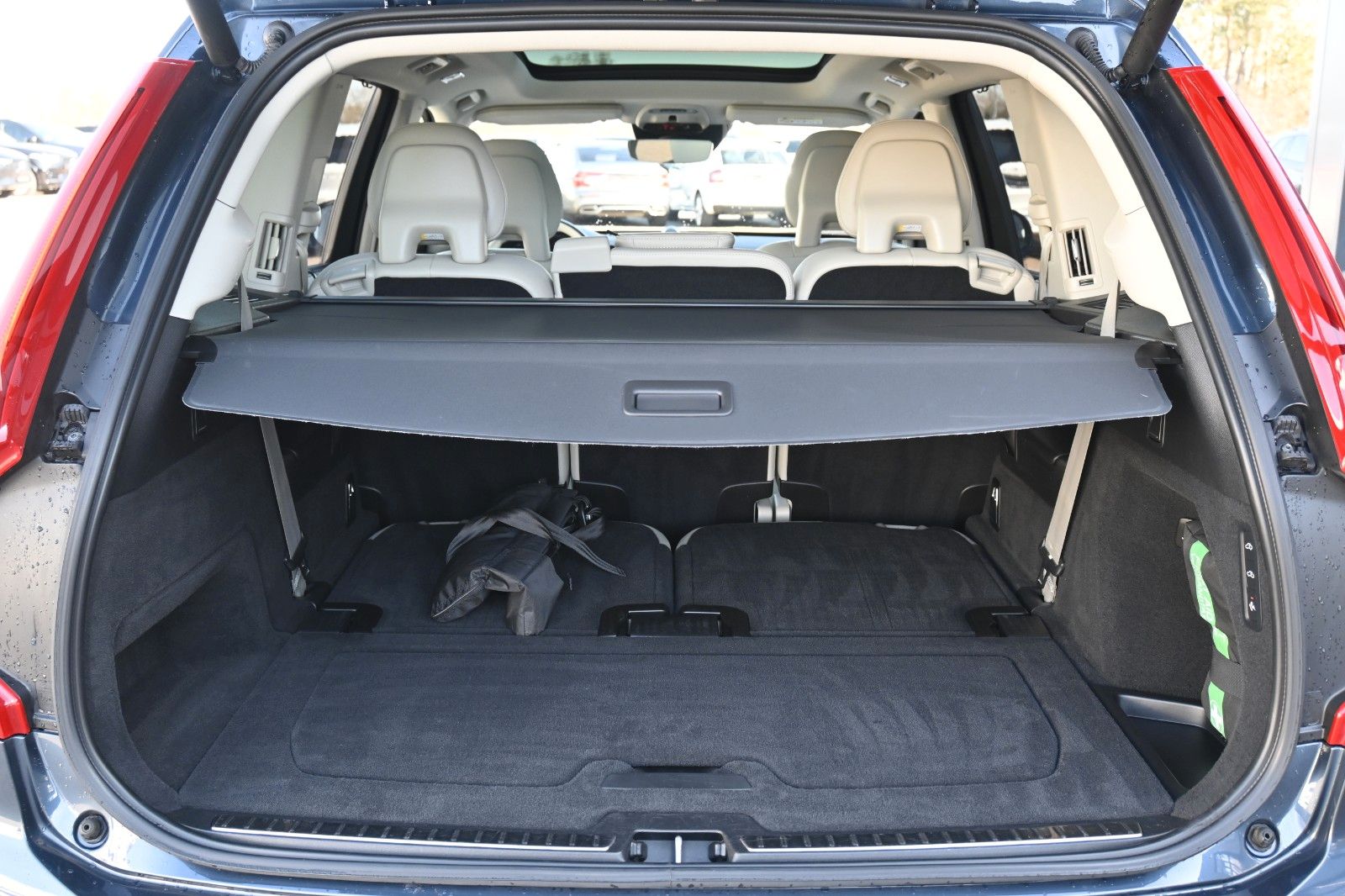 Fahrzeugabbildung Volvo XC90 T8 AWD Recharge Inscription*PANO*STHZ*B&W