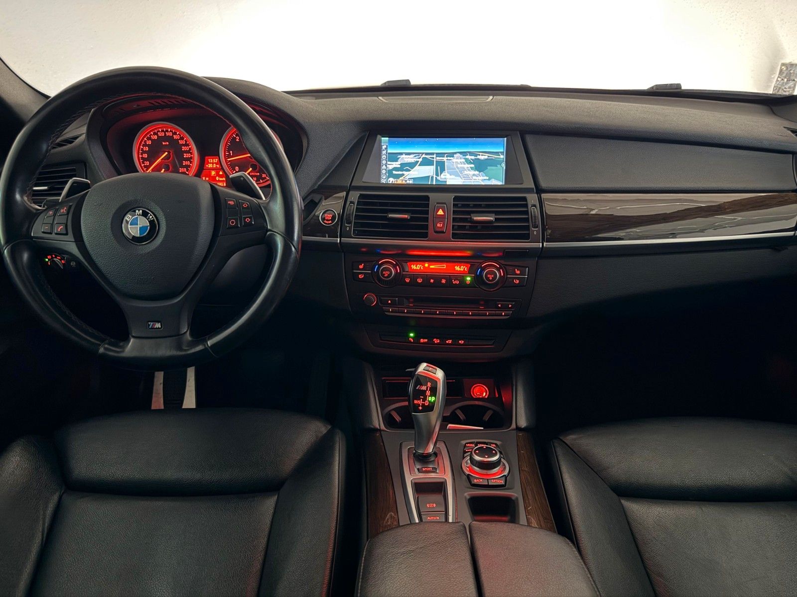Fahrzeugabbildung BMW X6 M50 d/eGSD/AHK/HuD/SOFT CLOSE/STHZ/ACC