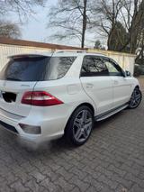 Mercedes-Benz ML 63 AMG 4MATIC AMG Top Ausstattung/Historie - Mercedes-Benz ML 63 AMG in Hamburg
