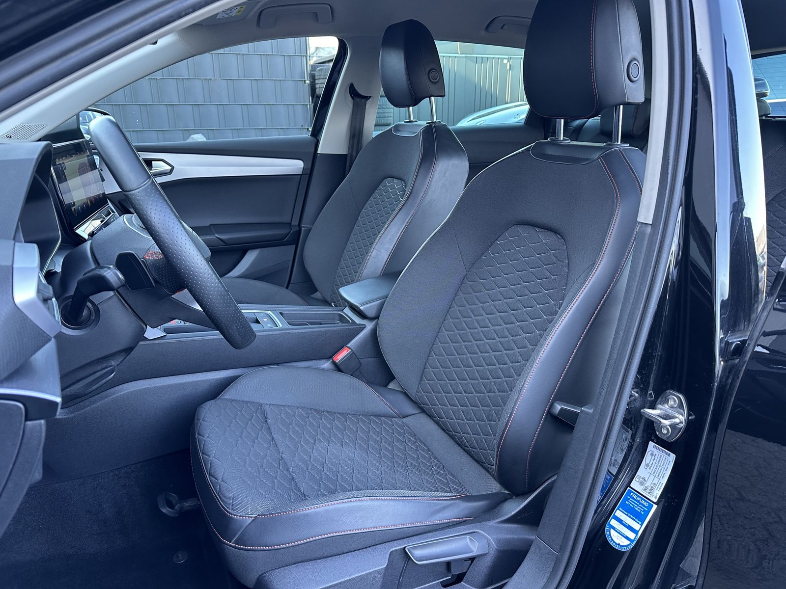Fahrzeugabbildung SEAT Leon SpT 2.0 TDI DSG FR NAV+LED+AHK+ACC+18ZO+1HD
