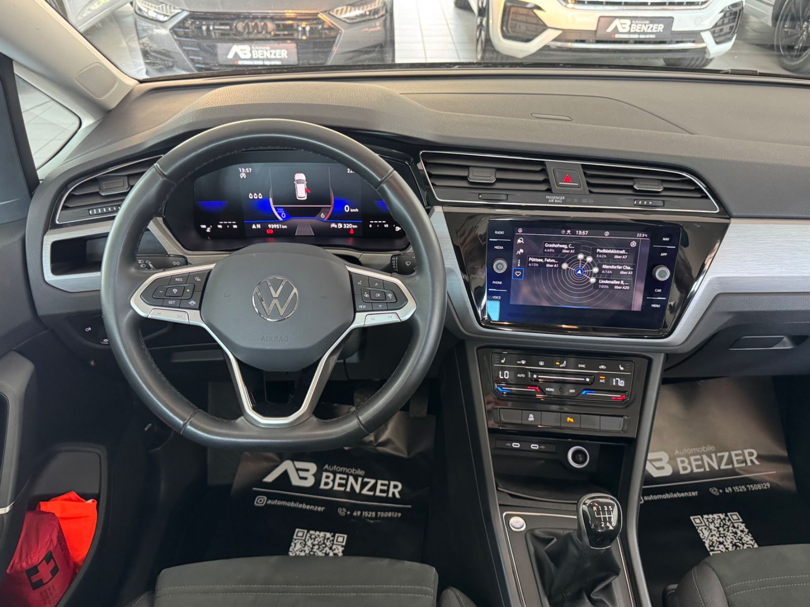 Fahrzeugabbildung Volkswagen Touran Comfortline/ACC/AHK/PDC/Navi/Massage/1H