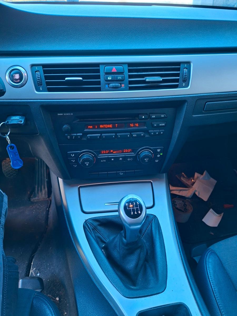 BMW 330 2006 — photo 8
