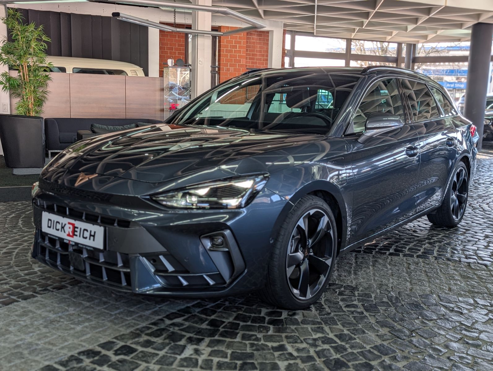 Fahrzeugabbildung CUPRA Leon 1.5 e-Hybrid PLUG-IN LED INTELIG-DRIVE EDGE