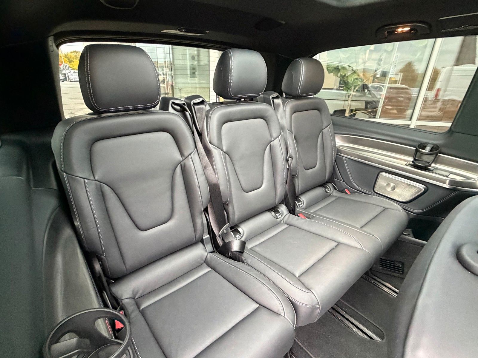 Fahrzeugabbildung Mercedes-Benz V 300 d 4MATIC EXCLUSIVE AMG Panorama Standheiz