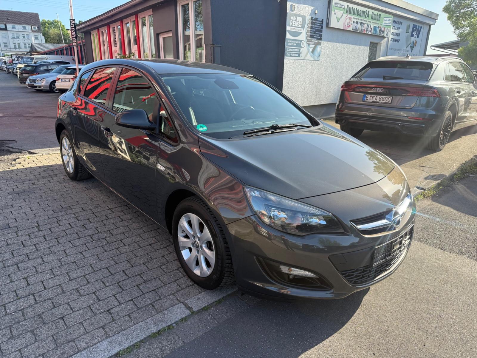 Opel AstraJ Lim. 5-trg. Style TÜV NEU INSPEKTION NEU
