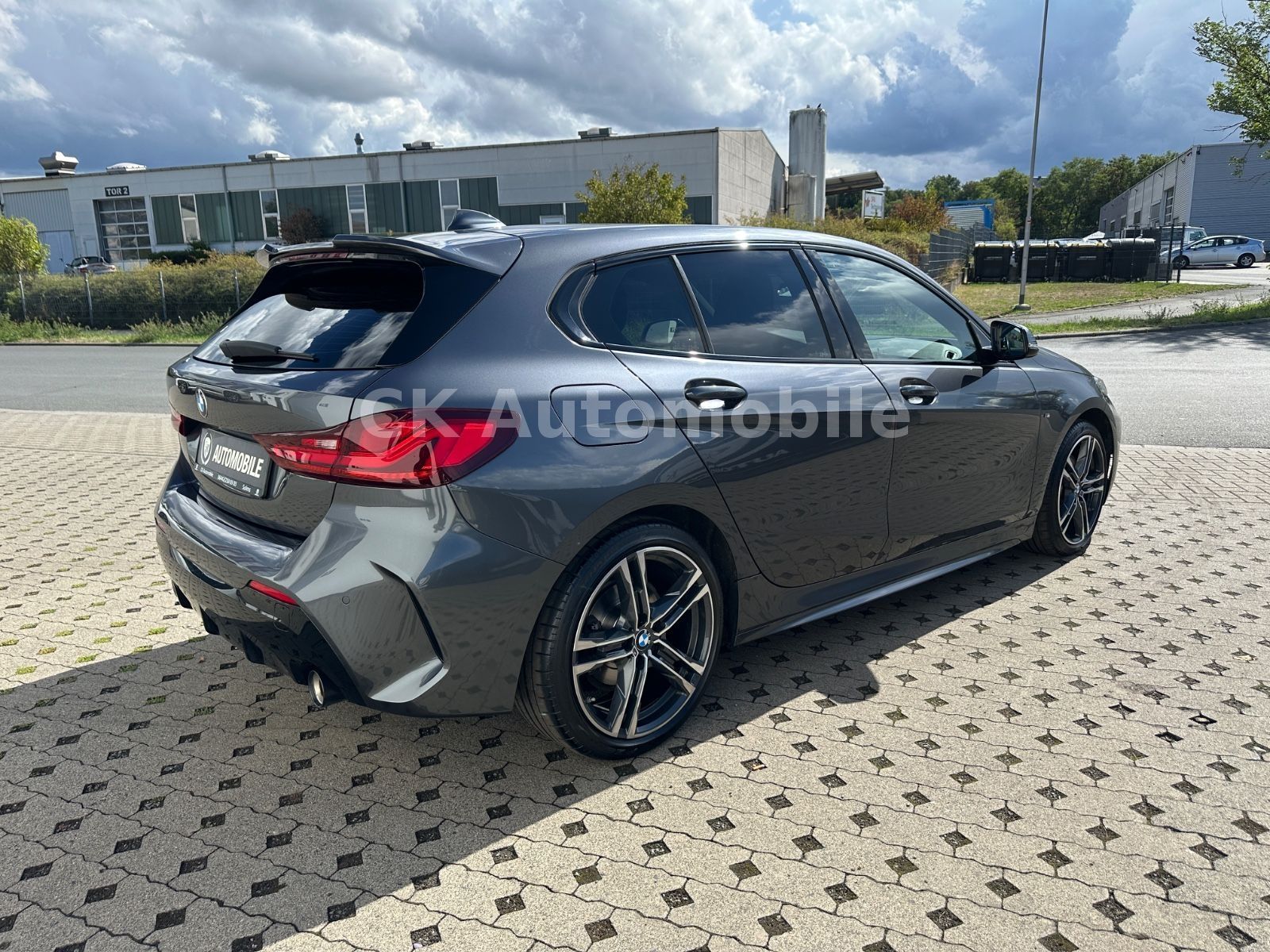 Fahrzeugabbildung BMW 118d M-Sport Shadow-Line/Navi/LED/PDC