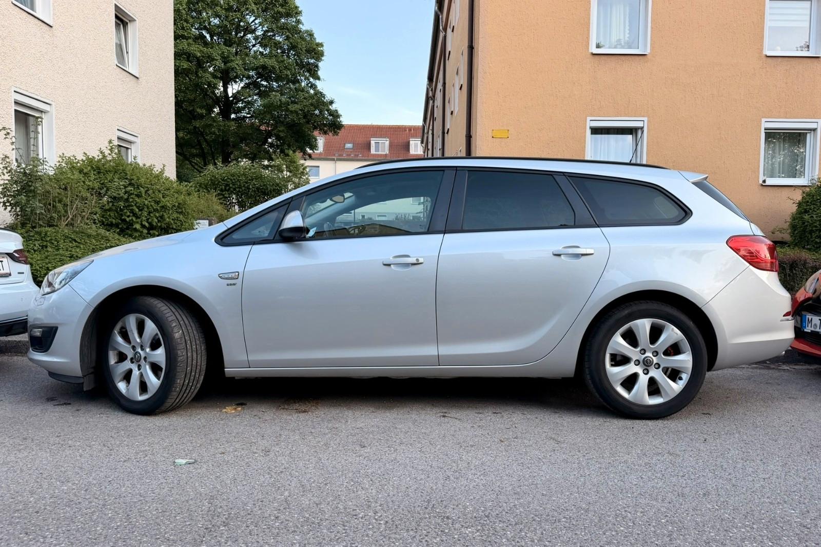 Opel Astra J *Automatik*TÜV*Scheckheft*8fach*LED*AHK