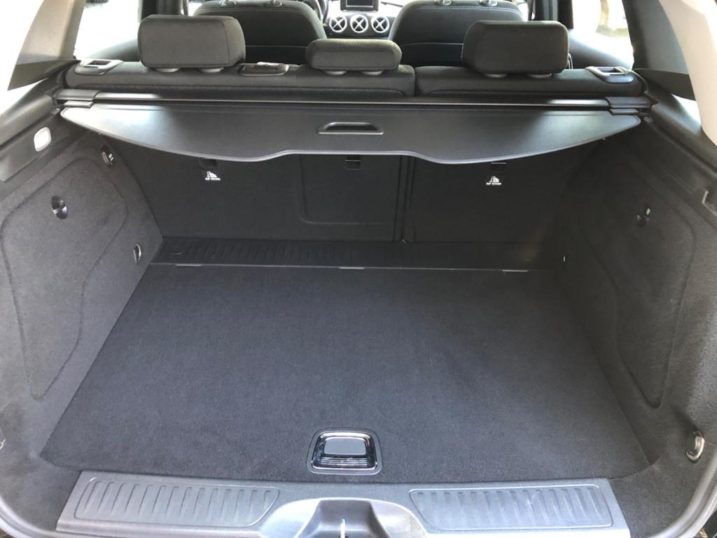 Mercedes-Benz B 180