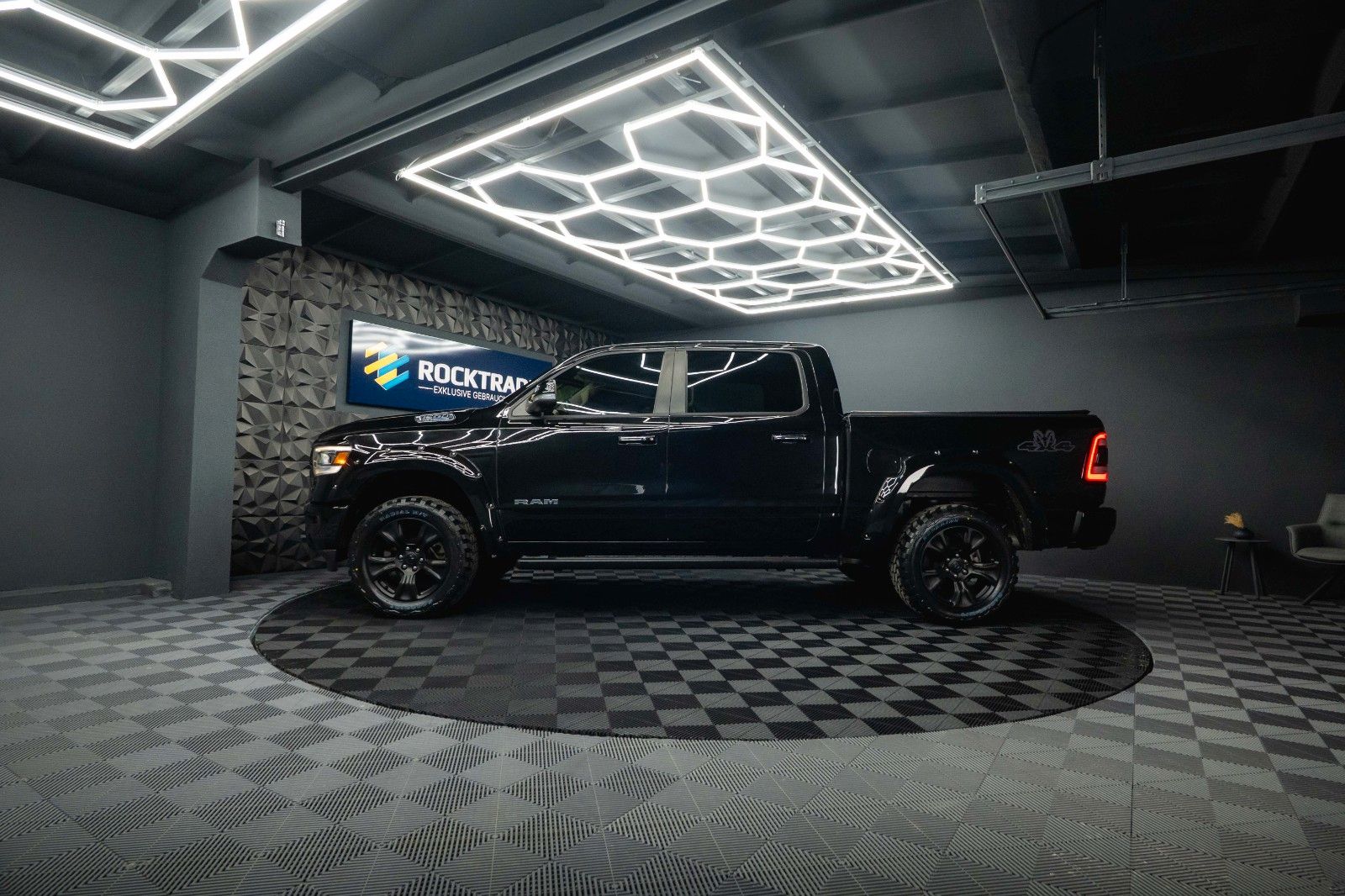Fahrzeugabbildung Dodge RAM 5.7 V8 HEMI 4x4 LARAMIE Offroad Night LED