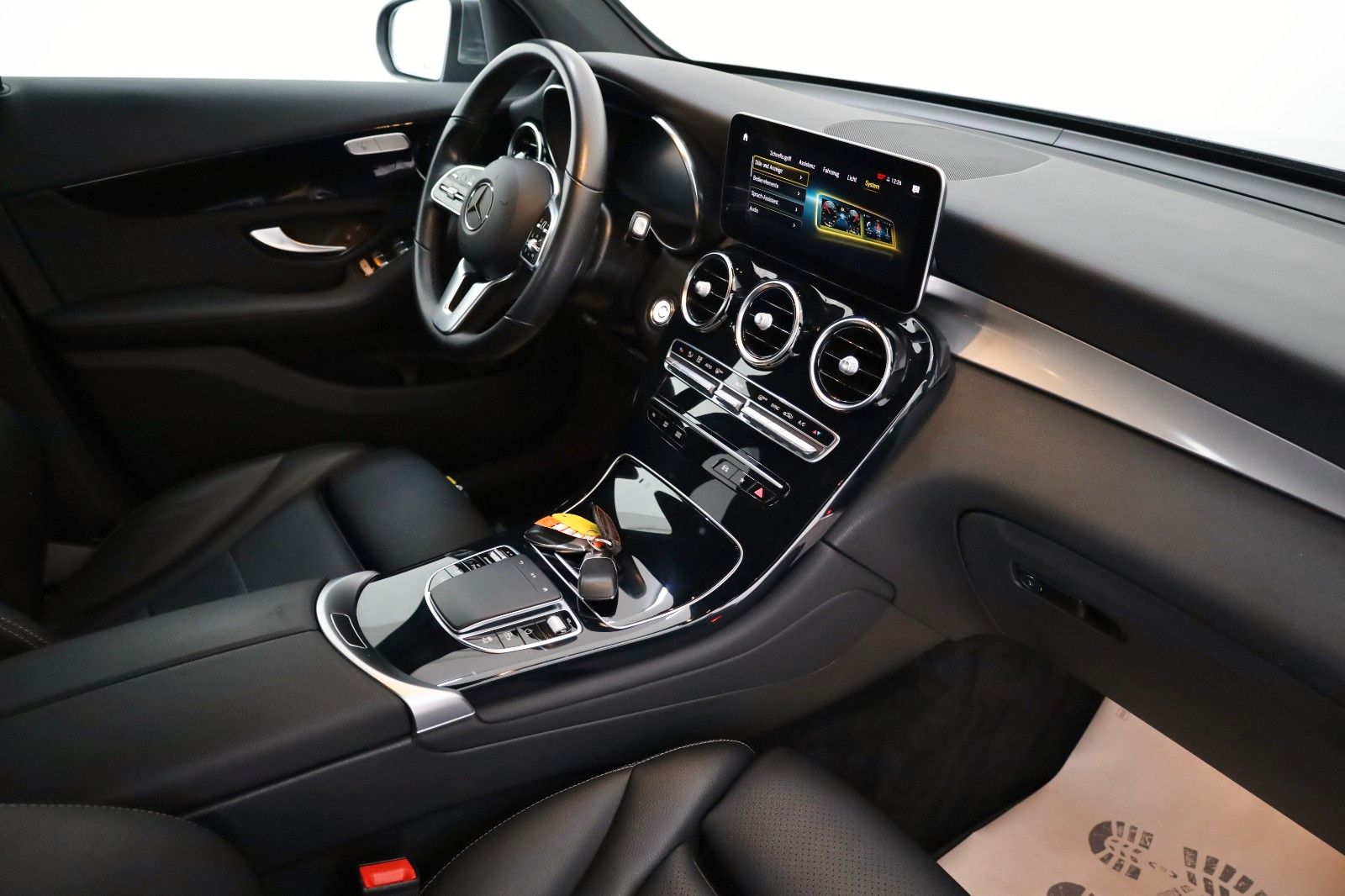 Fahrzeugabbildung Mercedes-Benz GLC 200d Coupé Leder,Navi,LED,Kamera,SH,PDC,AHK