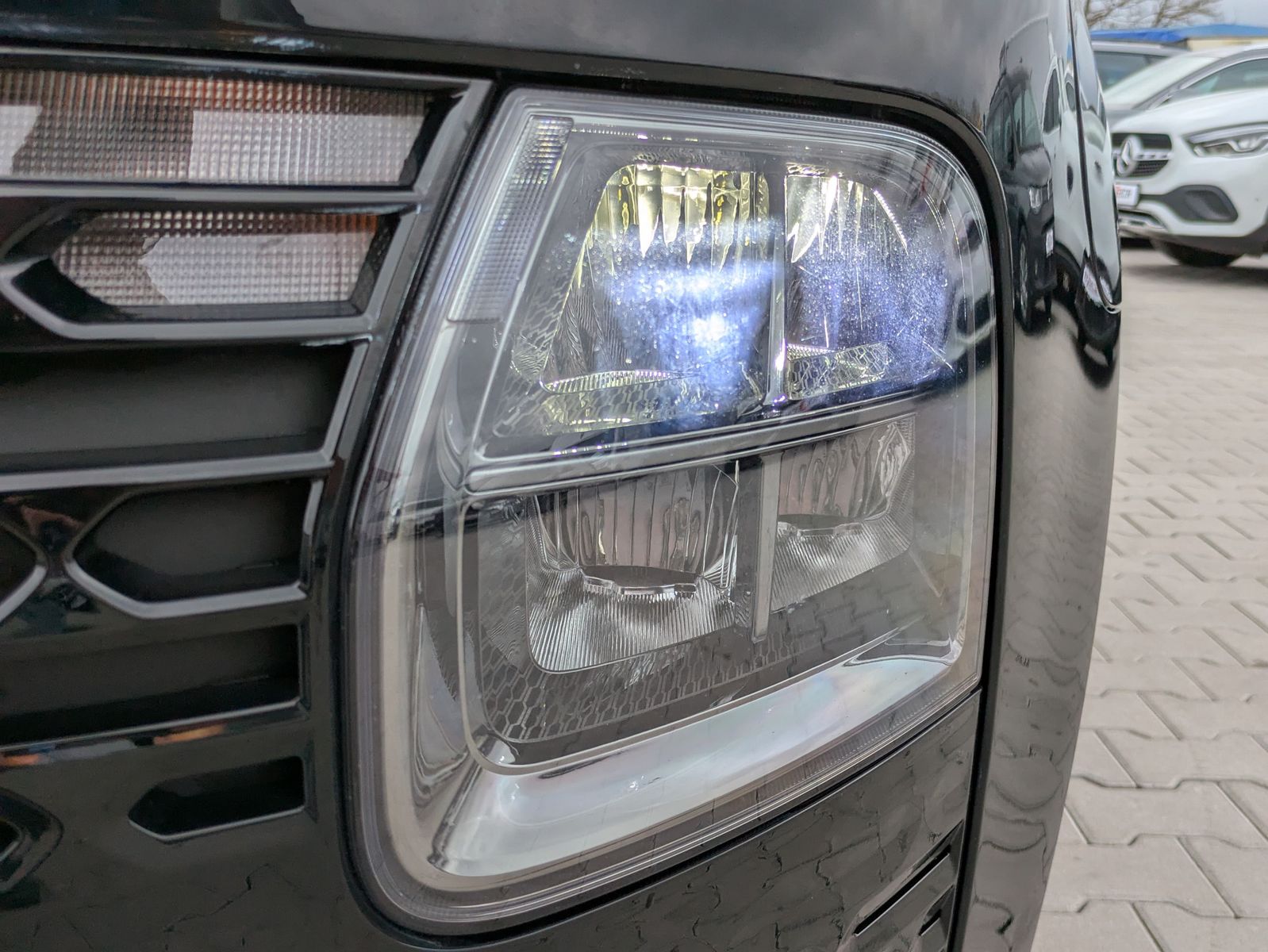Fahrzeugabbildung Hyundai Staria 2.2 CRDi 4WD Prime*9*LED*PANO*360°KAM*ACC
