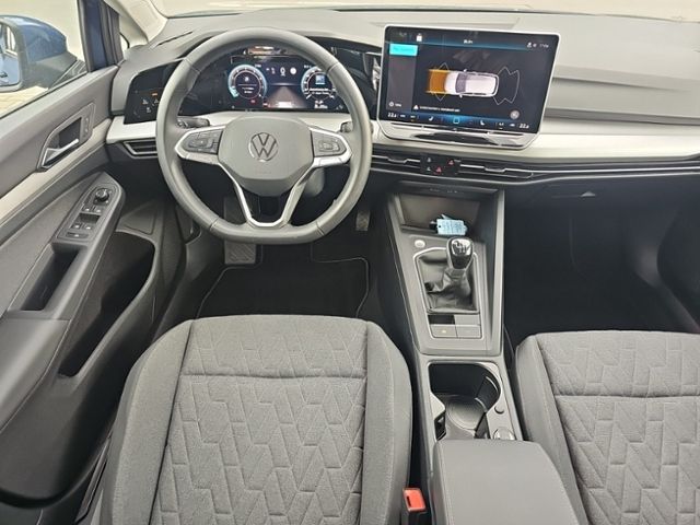 Fahrzeugabbildung Volkswagen Golf VIII 1.5 TSI LIFE NAVI SHZ LED KLIMA KEYLES