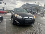 Opel Astra J Lim. 5-trg. Design Edition*Navi* - Opel Astra aus 2011 mit Diesel-Antrieb