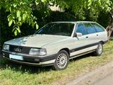 Audi 100 - weiße Audi 100