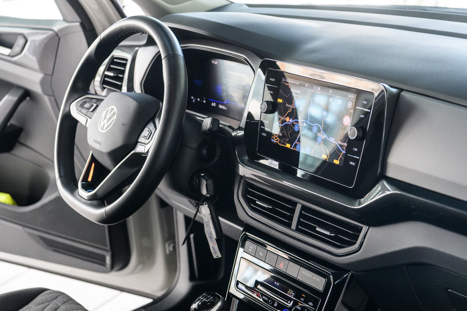 Fahrzeugabbildung Volkswagen T-Cross Life 1.0 TSI LED+KAMERA+NAVI+ACC+5 J.GAR