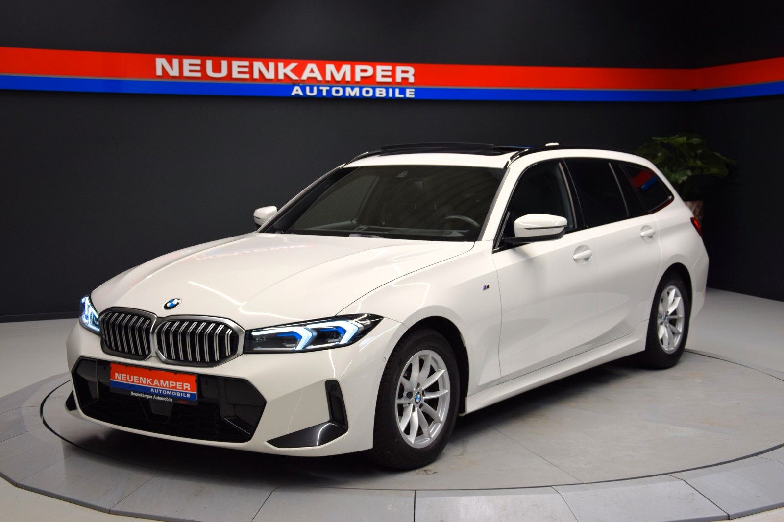 Fahrzeugabbildung BMW 318 i Touring M Sport ACC Pano AHK Memory Kamera