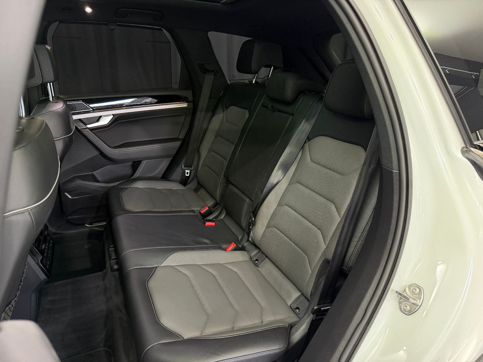 Fahrzeugabbildung Volkswagen Touareg R-Line 4Motion|PANO|NIGHT|LAST EDITION|