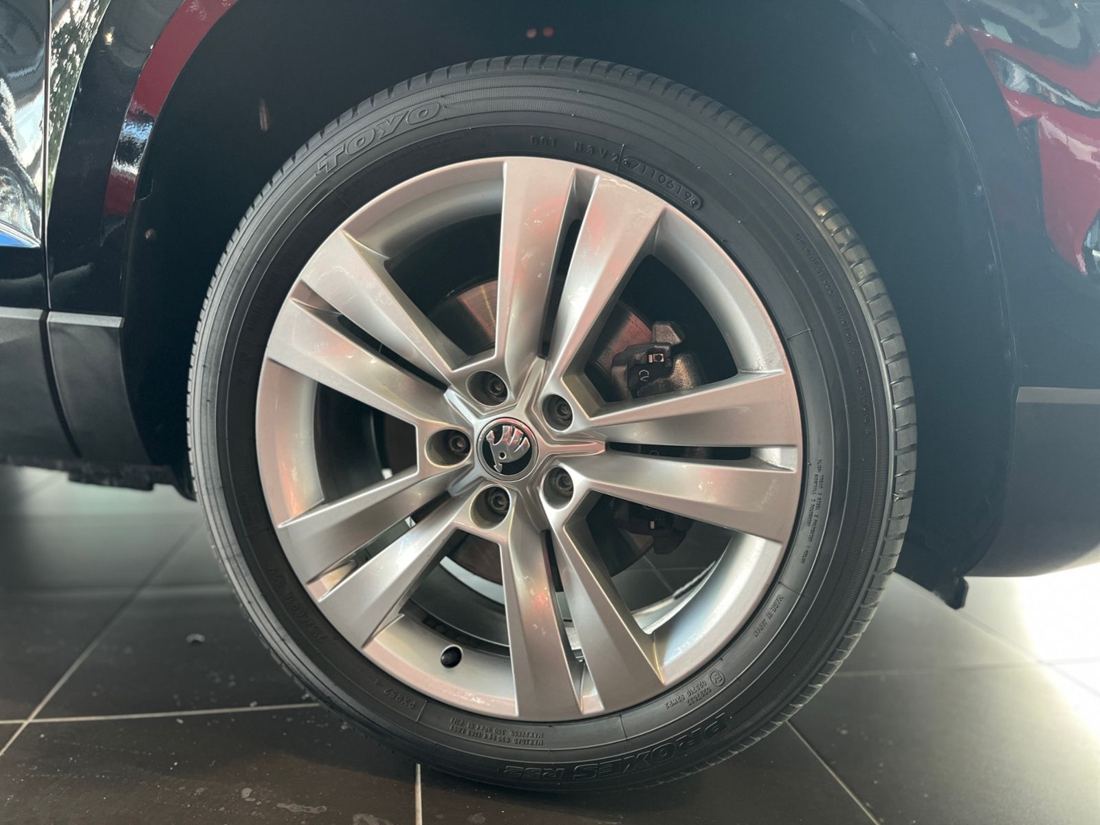 Fahrzeugabbildung SKODA KAROQ Style AHK ACC LED NAV LEDER 18"